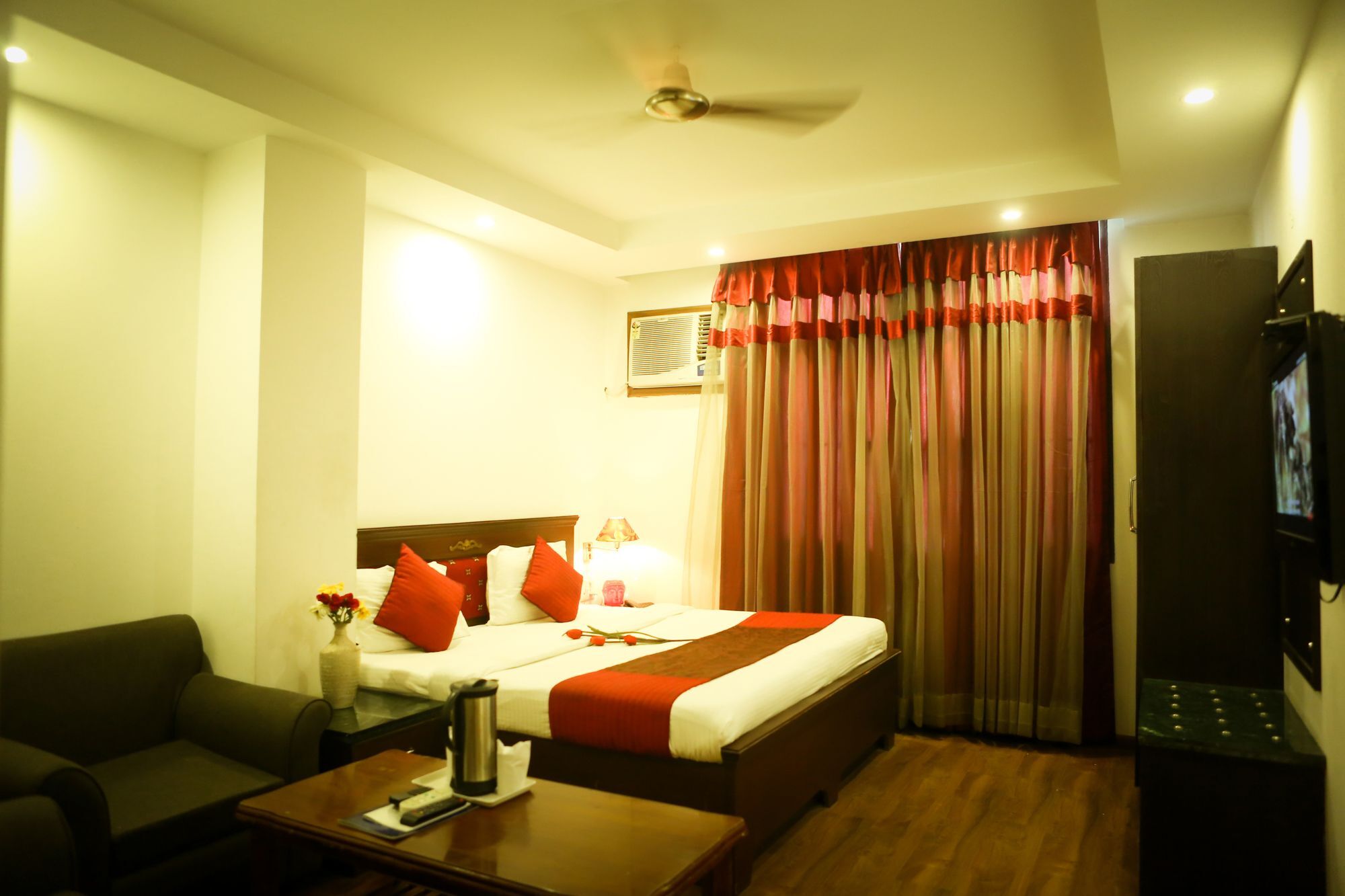 Hotel Kamla Palace Dehradun Extérieur photo